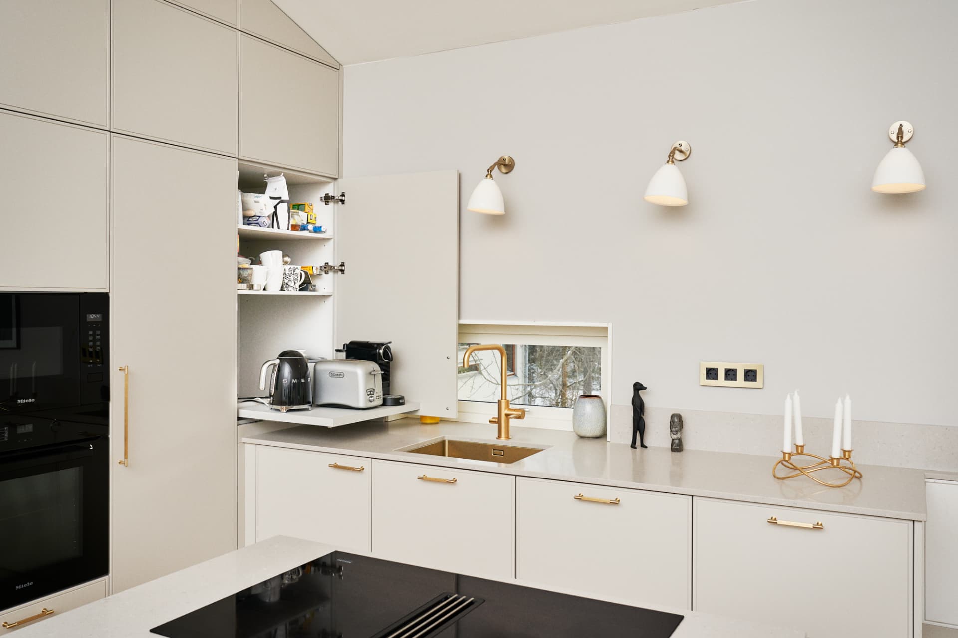 OP-style kitchen view