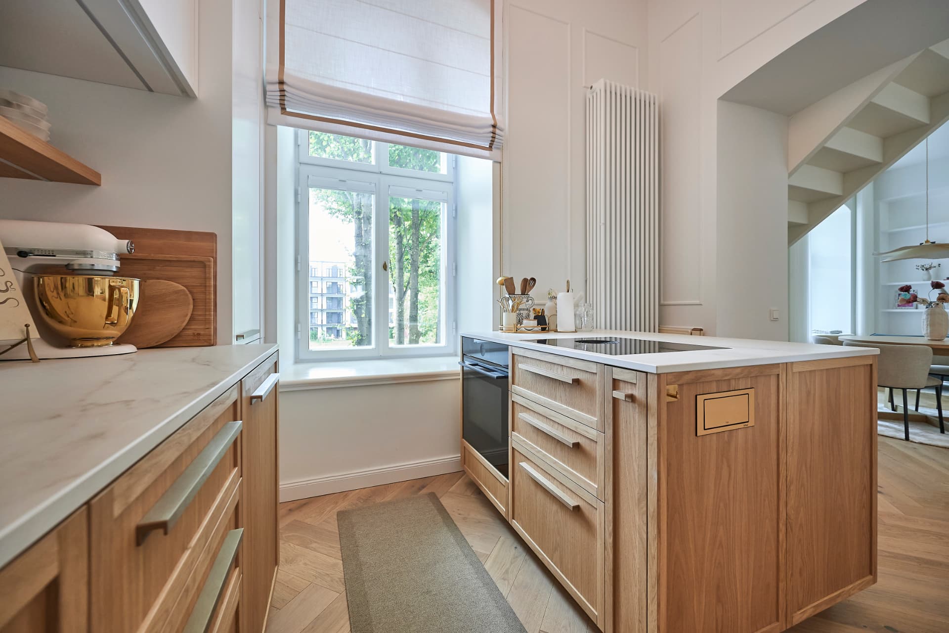 Oak kitchen island with worktop, storage and dining area